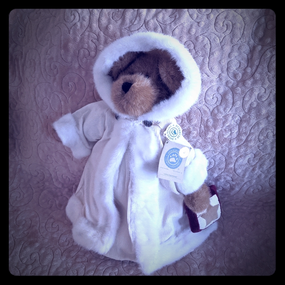 Boyd's Bear Large Plush Bear Anya Frostfire